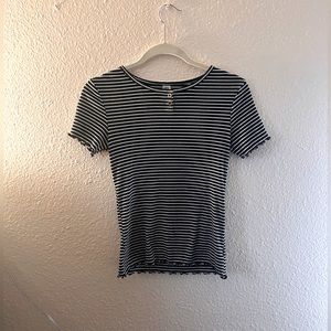 old navy • t-shirt
